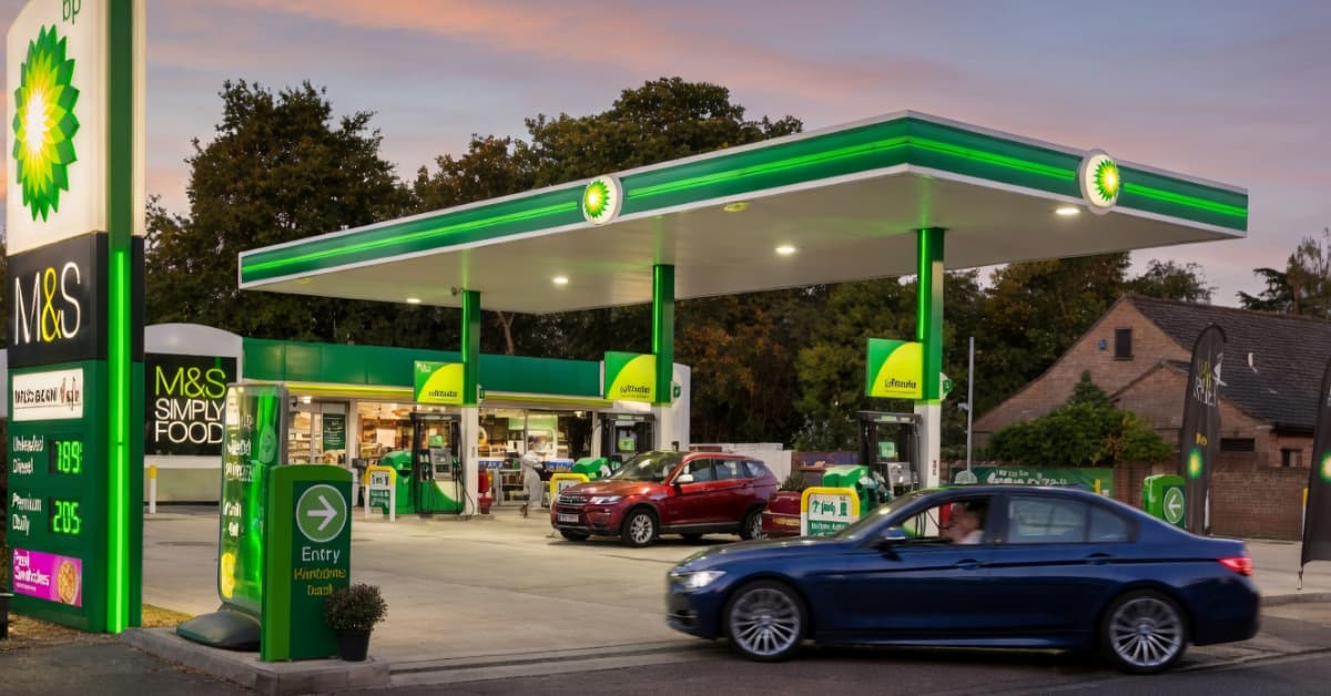 Birleşik Krallık'ta bir petrol istasyonu